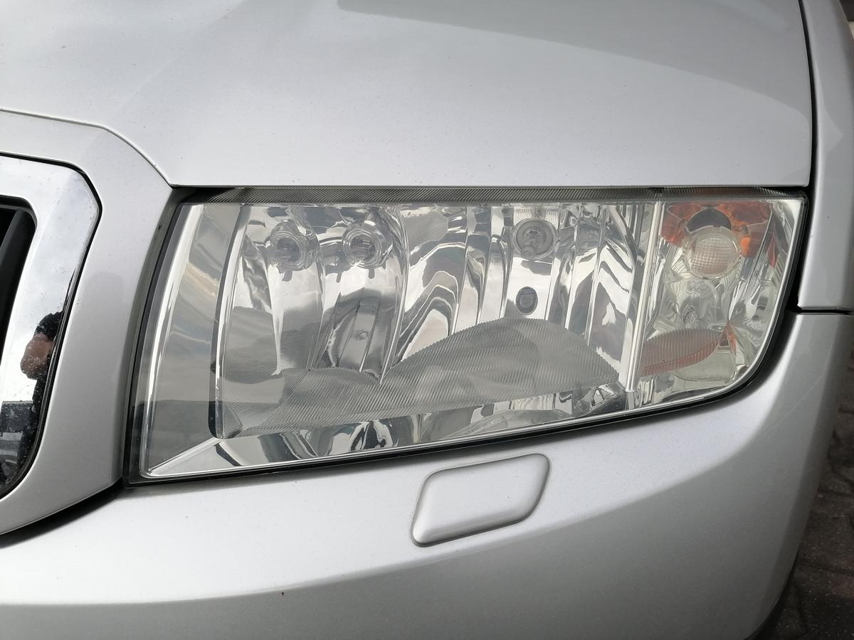 Skoda Fabia 6Y original Scheinwerfer vorn links Halogen Chromhintergrund Bj.2006